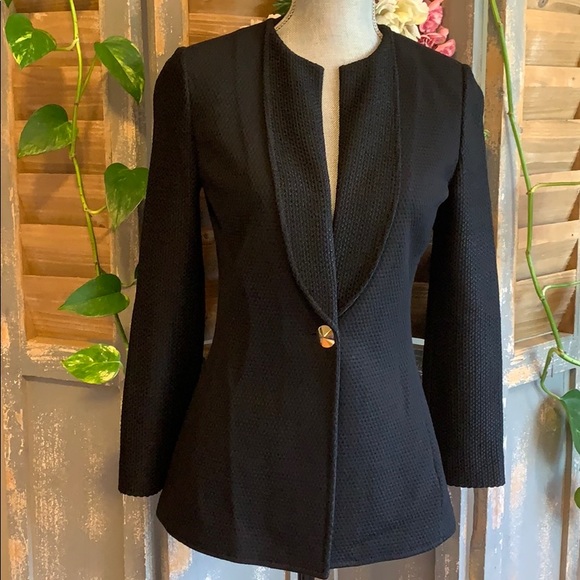 St. John Jackets & Blazers - St John Black knit tweed single button jacket 🌟